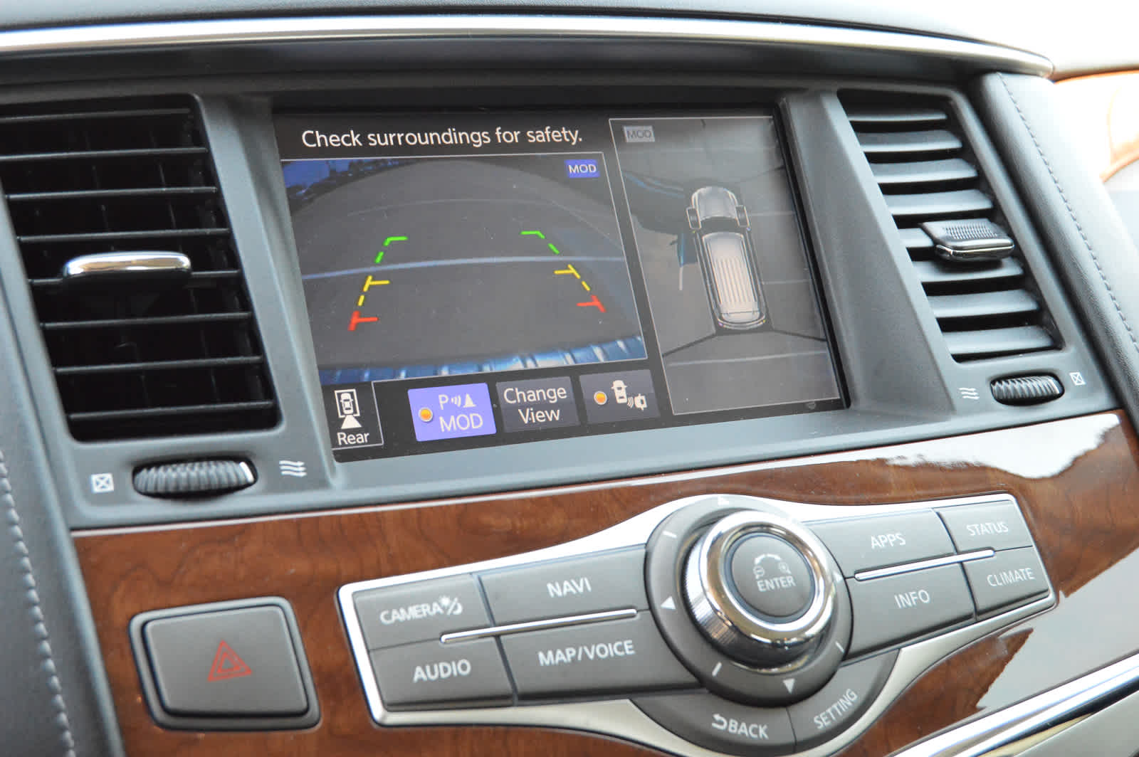 2019 Infiniti QX80 Luxe photo 14