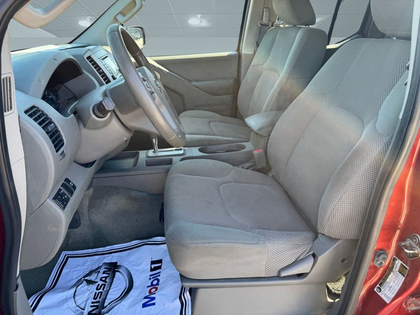 2016 Nissan Frontier SV photo 2
