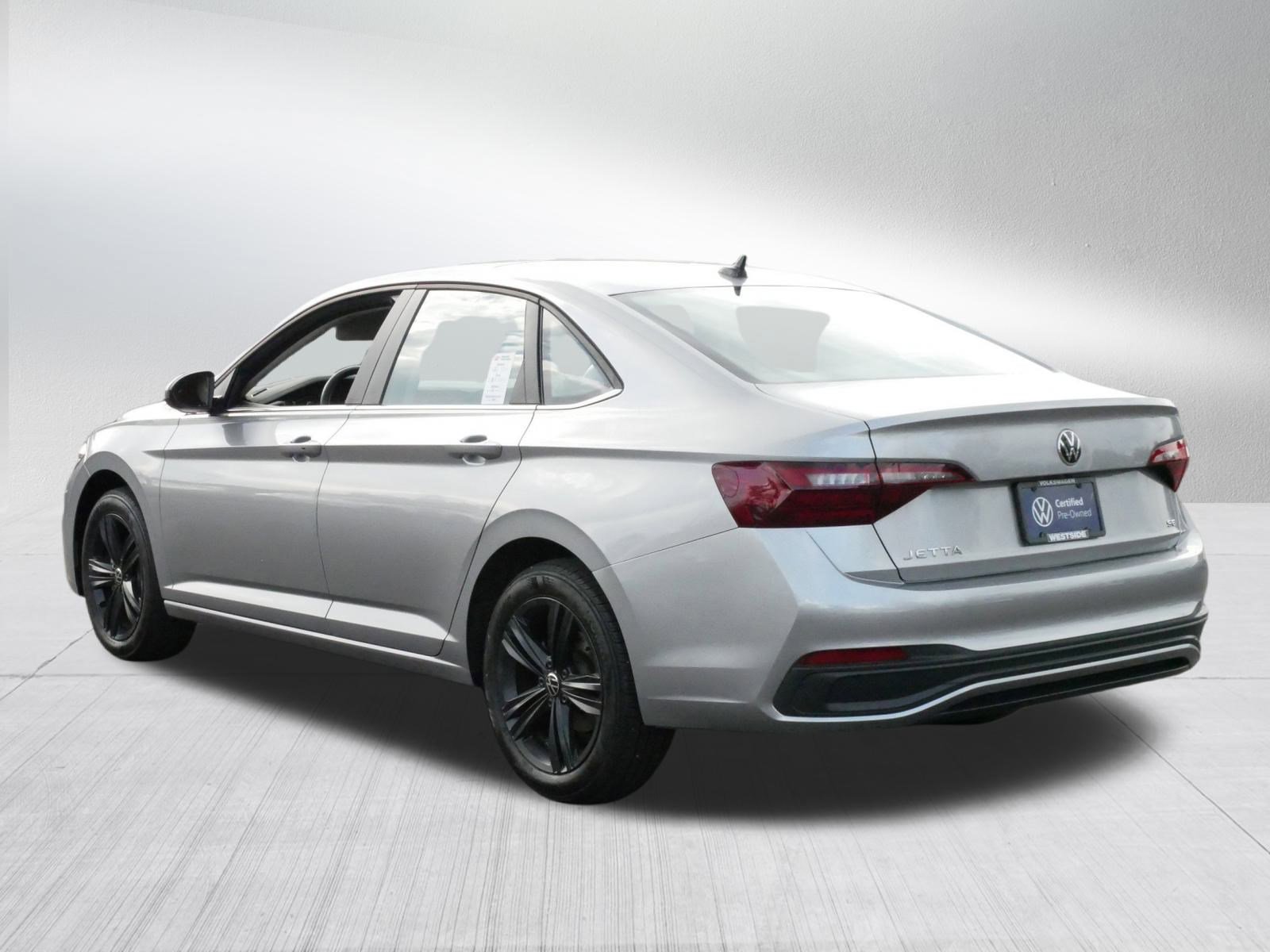 2024 Volkswagen Jetta SE photo 3