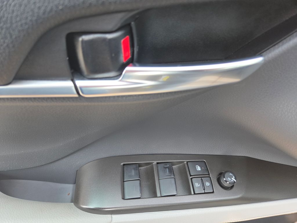 2023 Toyota Camry Hybrid LE photo 25