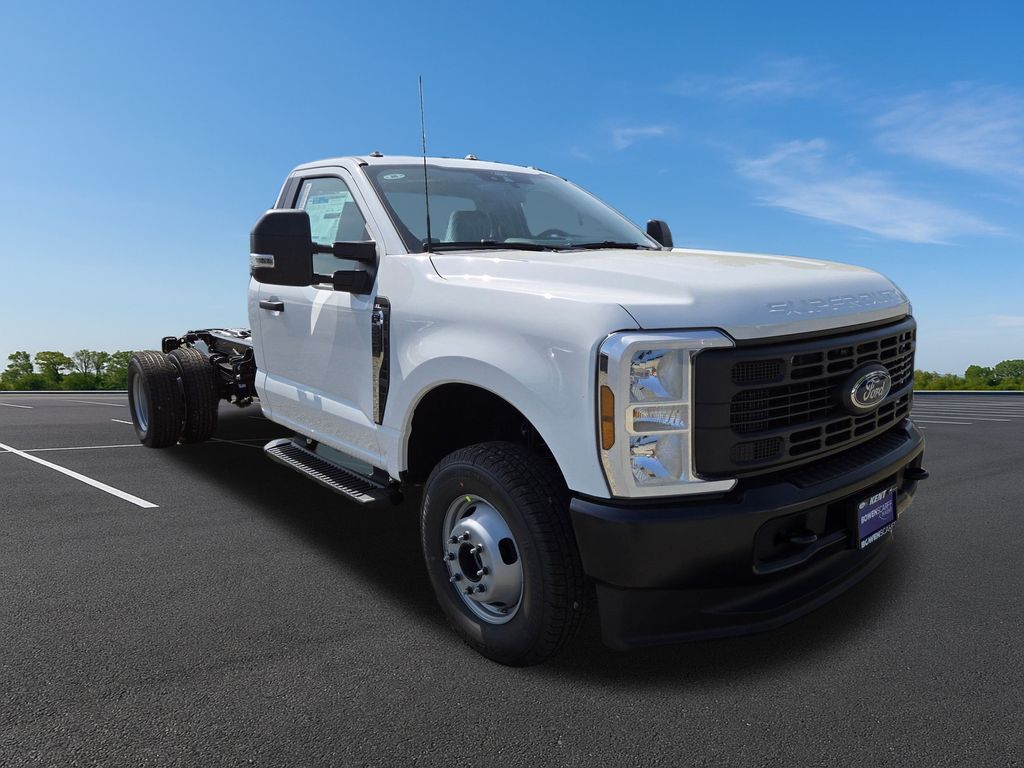 2025 Ford F-350 XL photo 3