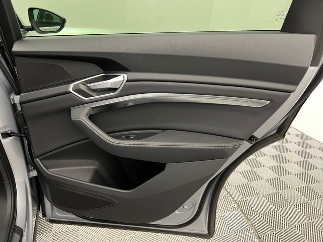 2022 Audi e-tron Premium Plus photo 17