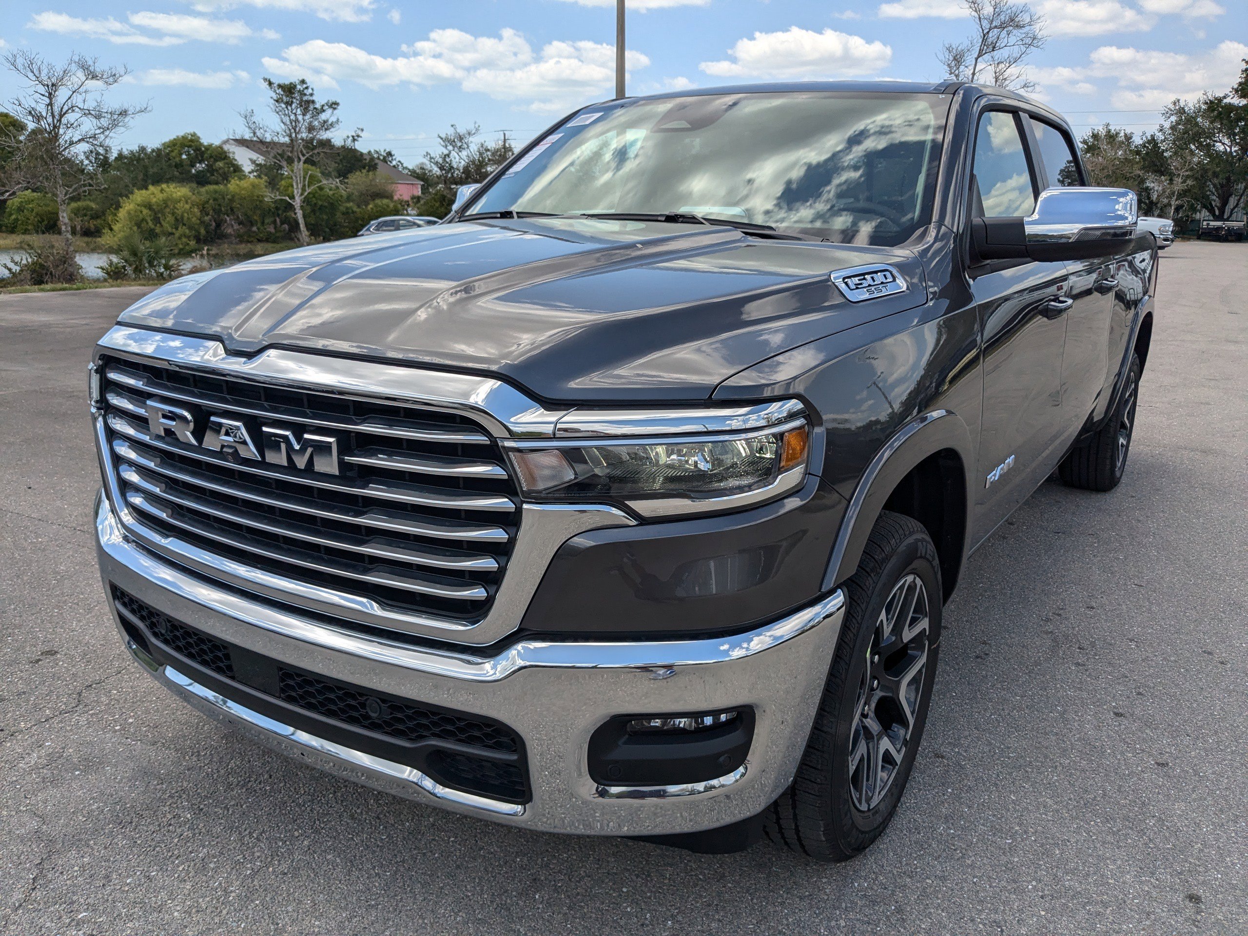 2025 Ram 1500 Laramie photo 8