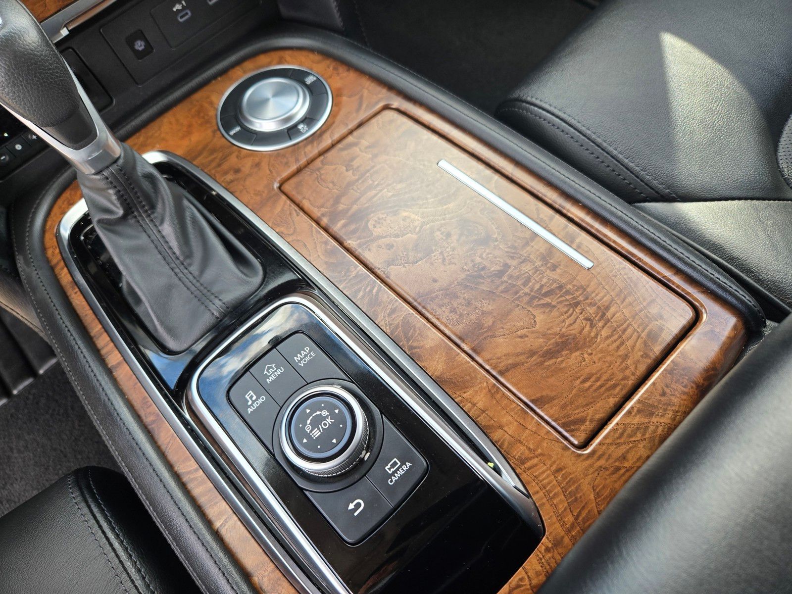2024 Nissan Armada SL photo 17