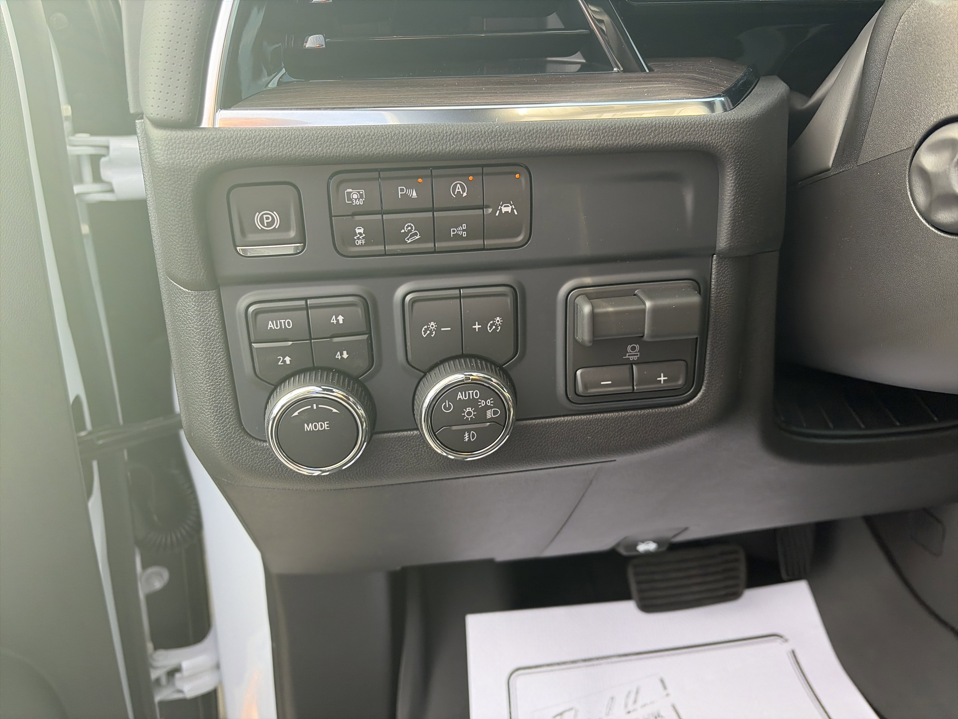 2026 Chevrolet Suburban Premier photo 4