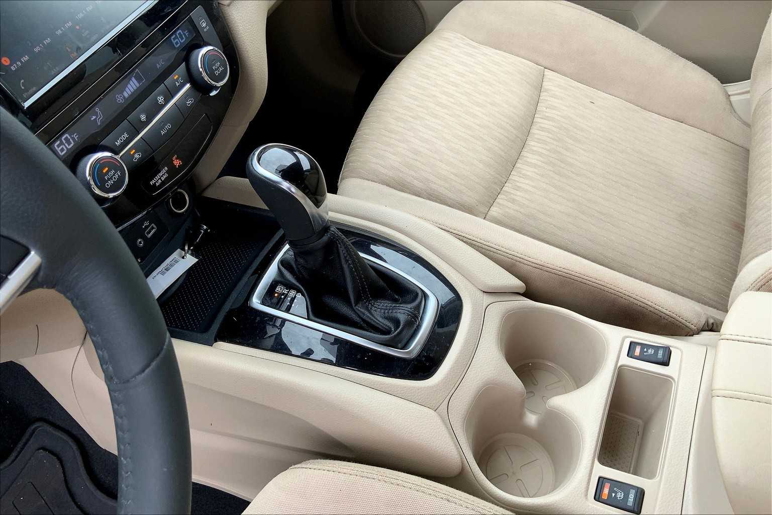 2018 Nissan Rogue SV photo 15