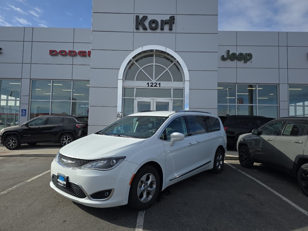 2017 Chrysler Pacifica Touring-L Plus