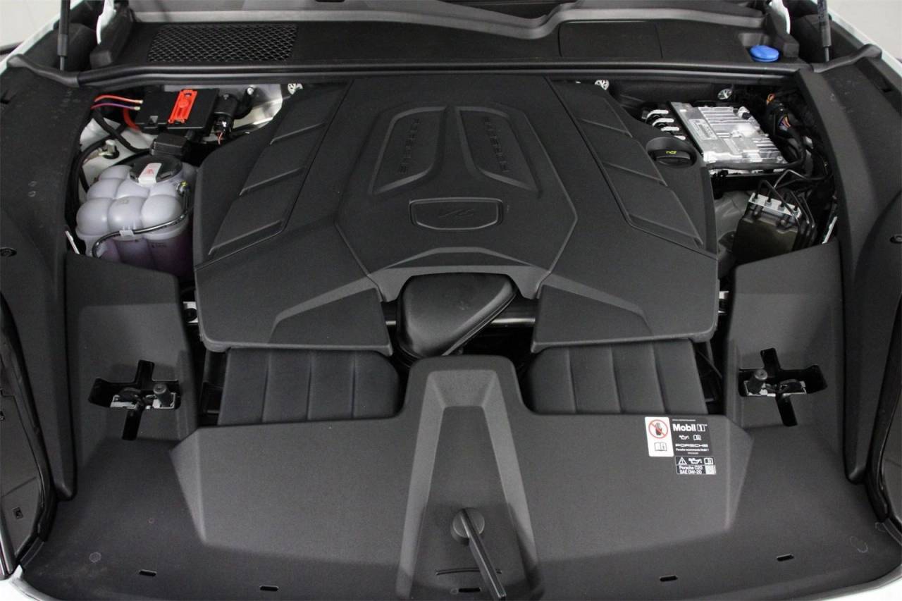 2025 Porsche Cayenne photo 19