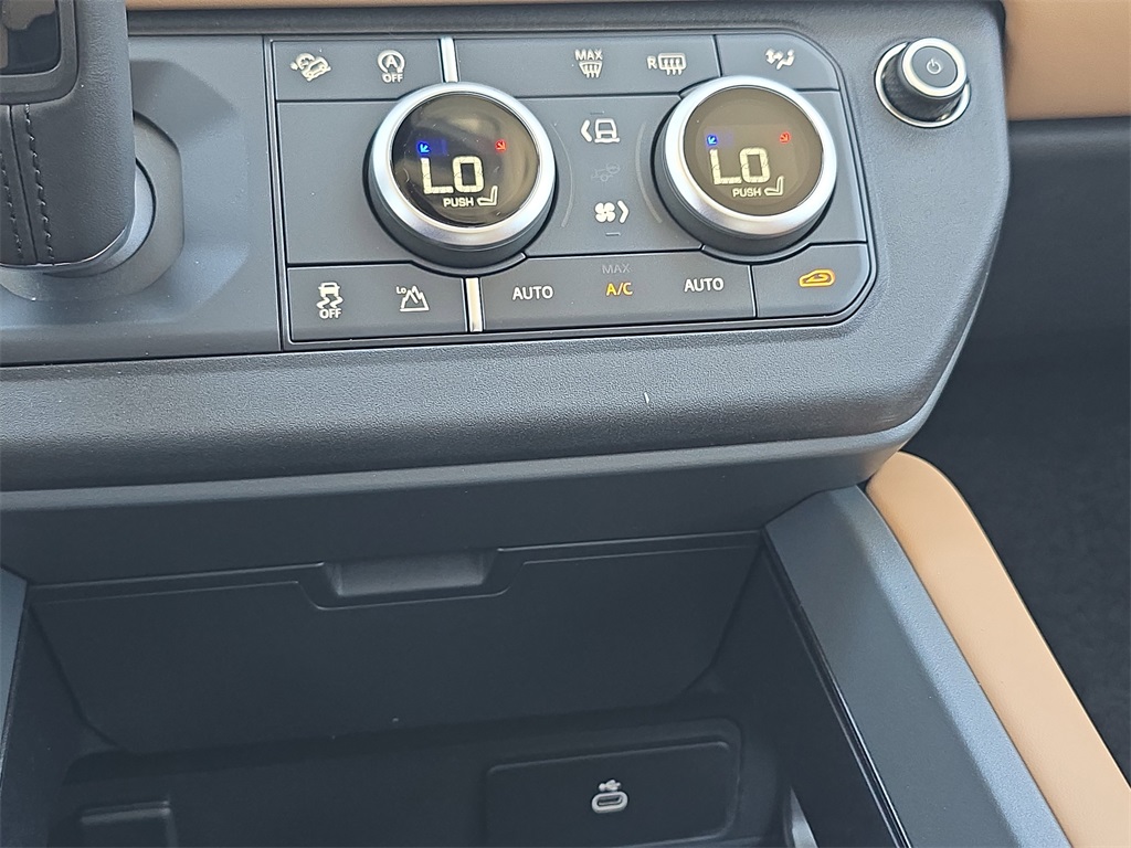 2025 Land Rover Defender 110 S photo 22
