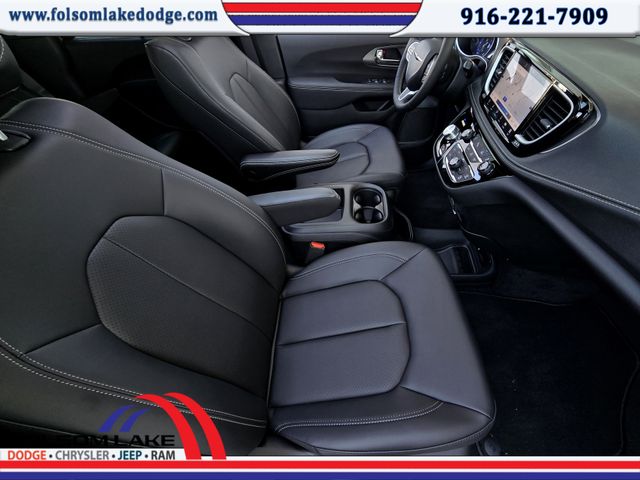 2025 Chrysler Pacifica photo 18