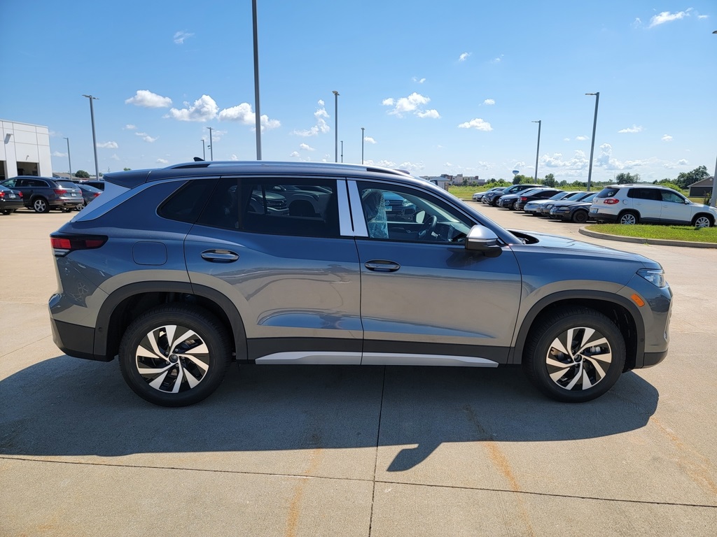 2025 Volkswagen Tiguan S photo 2