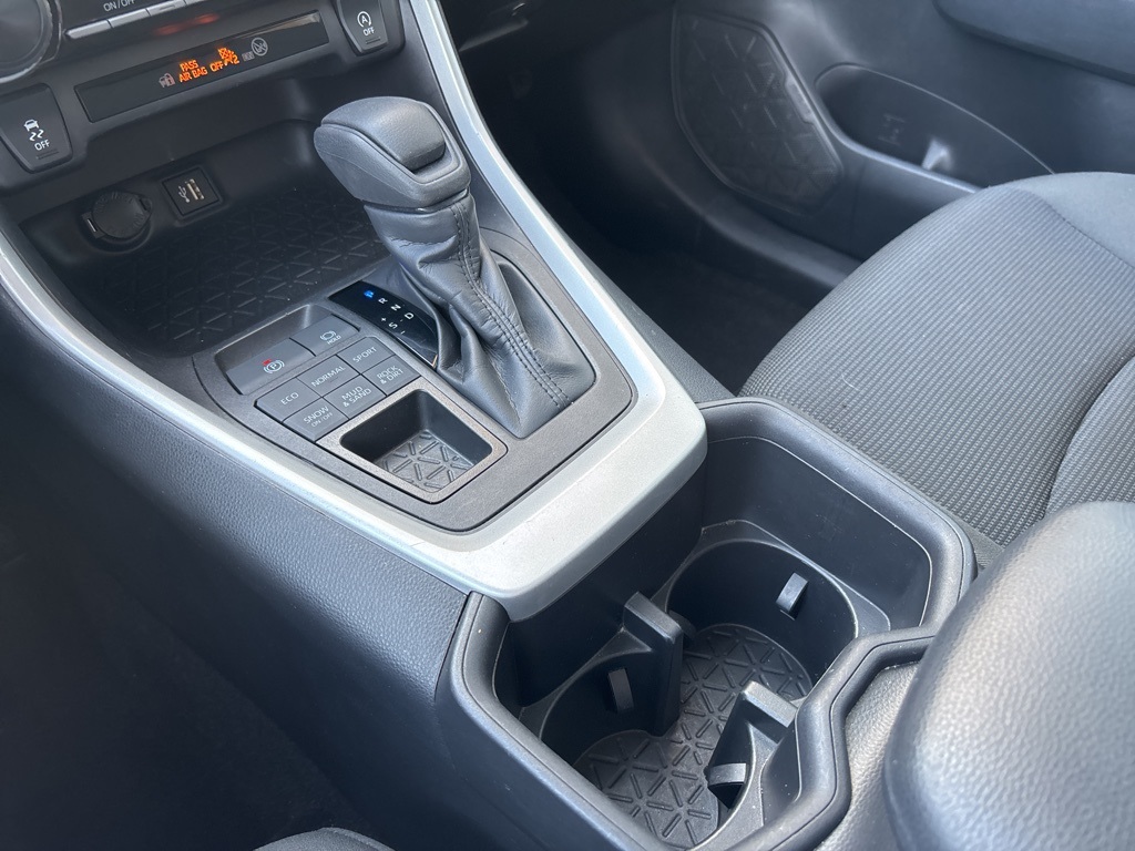2024 Toyota RAV4 LE photo 17