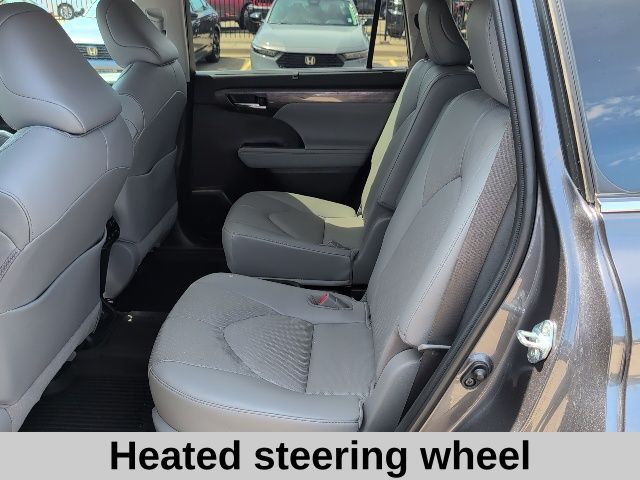 2021 Toyota Highlander Platinum photo 3