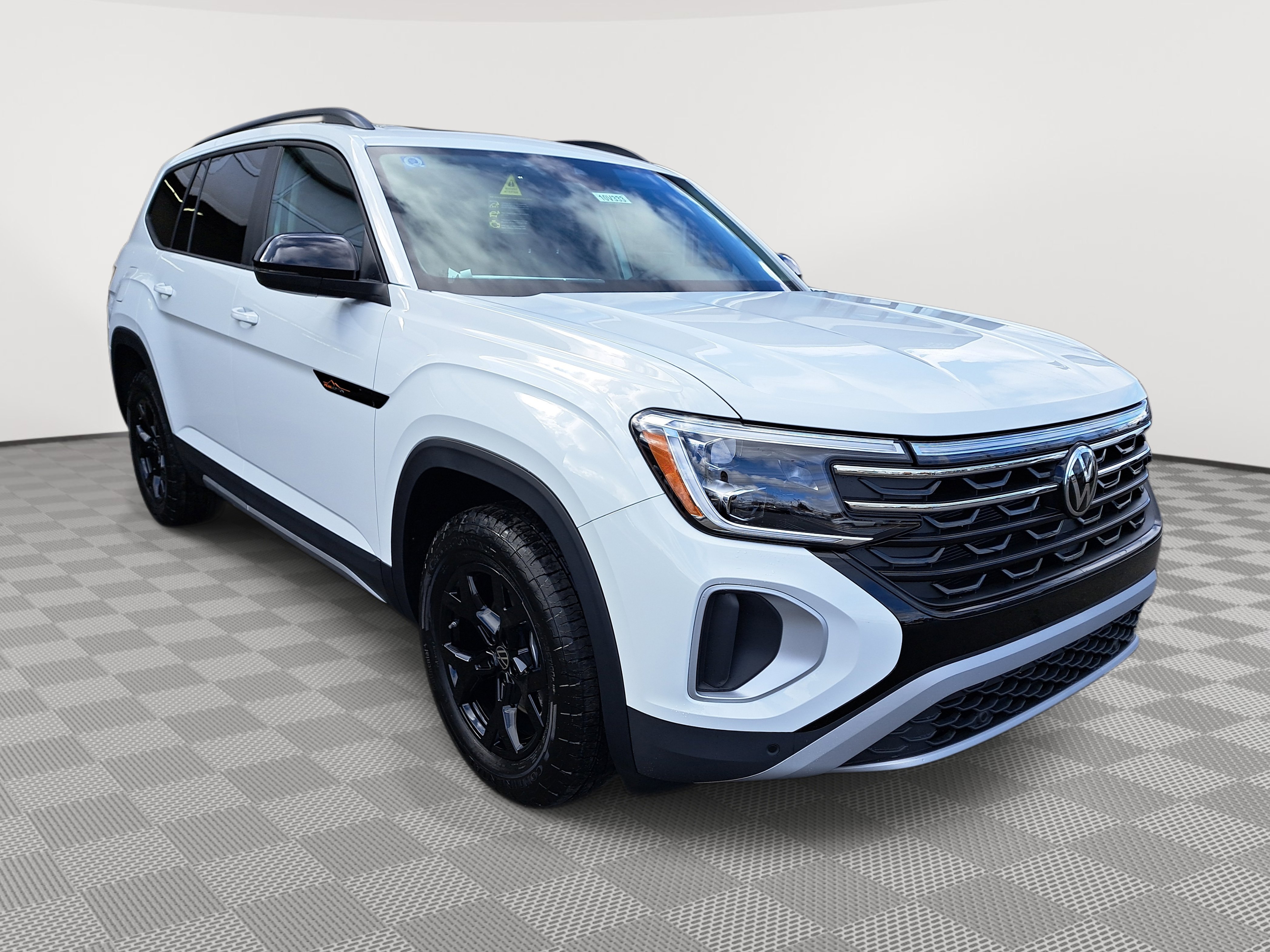 2025 Volkswagen Atlas Peak Edition SE photo 3