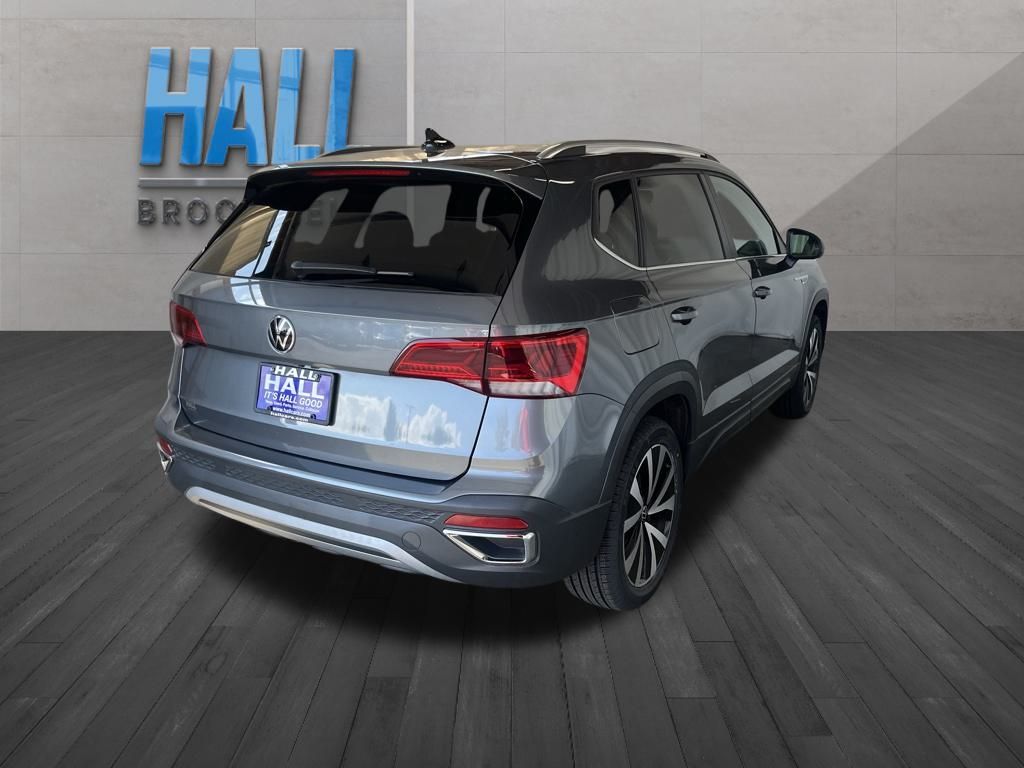 2022 Volkswagen Taos SE photo 5