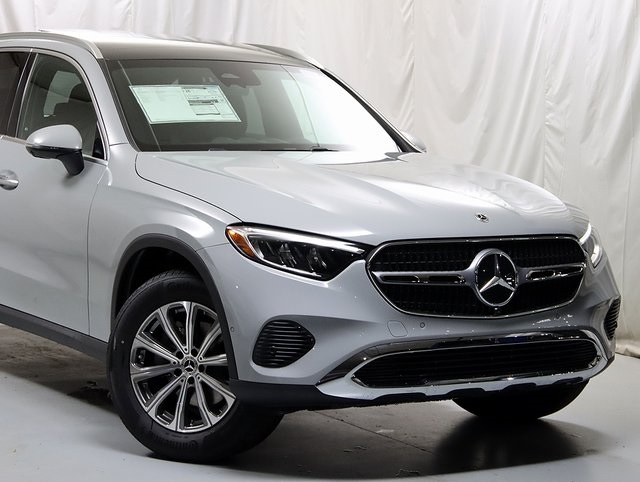 2025 Mercedes Benz GLC 300 4MATIC photo 2