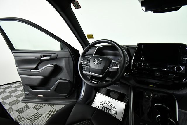 2024 Toyota Highlander LE photo 17