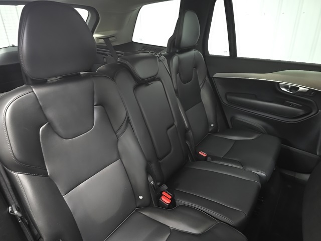 2023 Volvo XC90 B5 Core photo 15