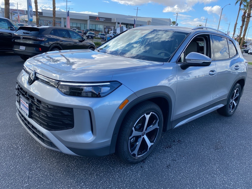 2026 Volkswagen Tiguan SE photo 3