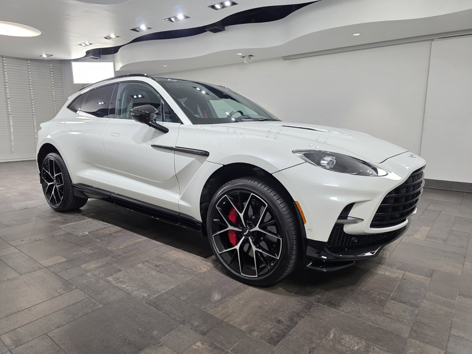 2025 Aston Martin DBX 707's photo