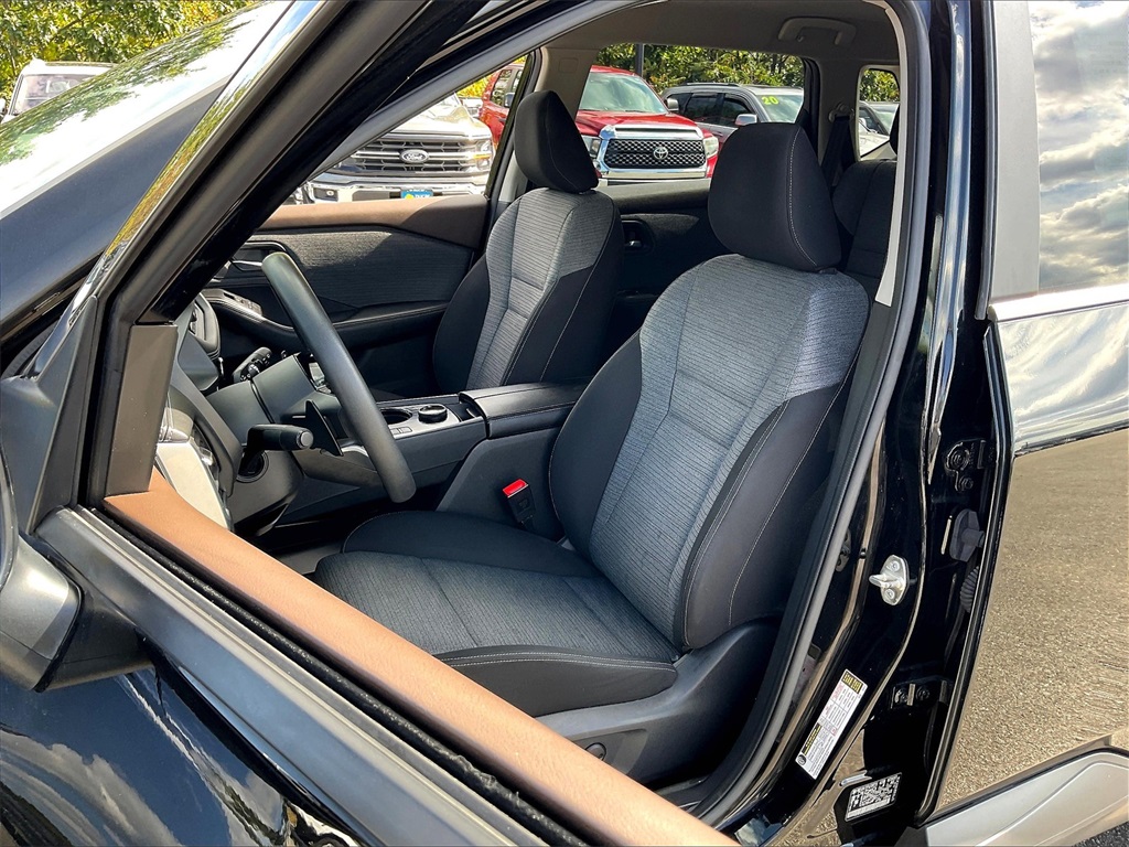 2023 Nissan Rogue SV photo 9