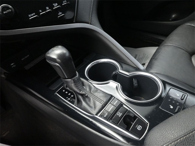 2019 Toyota Camry XSE photo 23