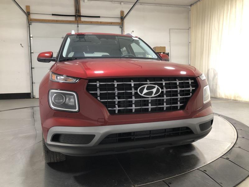2025 Hyundai Venue SEL photo 2