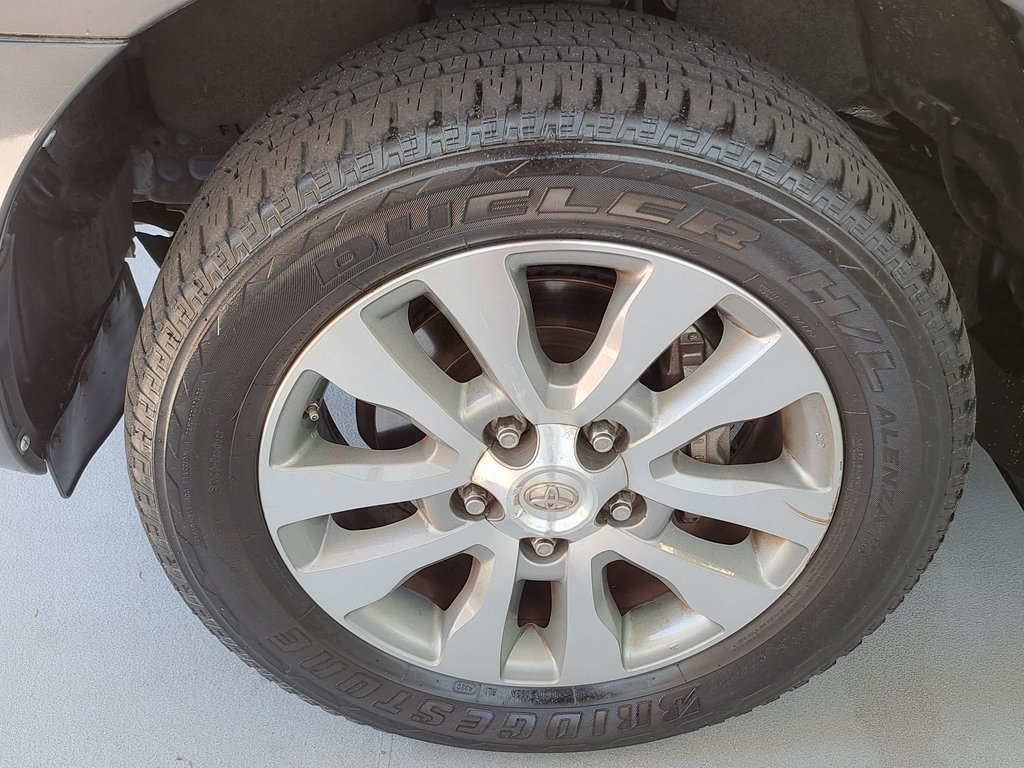 2014 Toyota Sequoia Limited photo 28