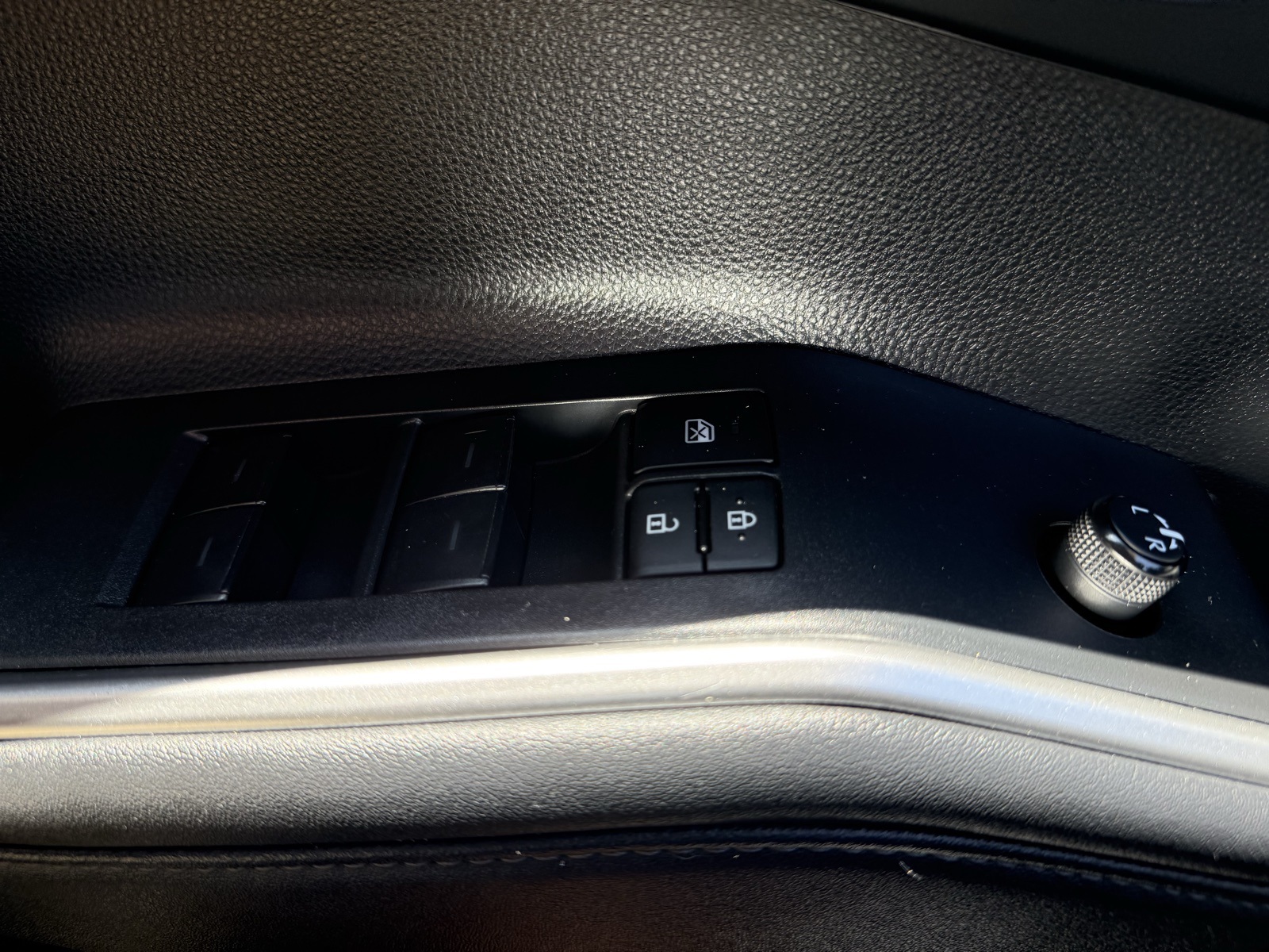 2024 Toyota Highlander LE photo 25