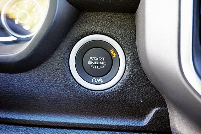 New 2026 Diamond Black Crystal Pearl-Coat Exterior Paint RAM Big Horn/Lone Star image 35