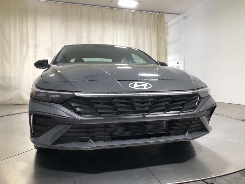 2025 Hyundai Elantra Hybrid SEL Sport photo 2