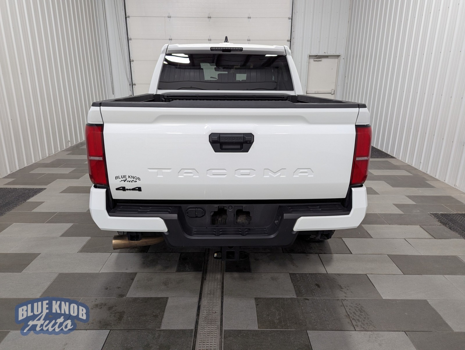 2025 Toyota Tacoma TRD photo 3