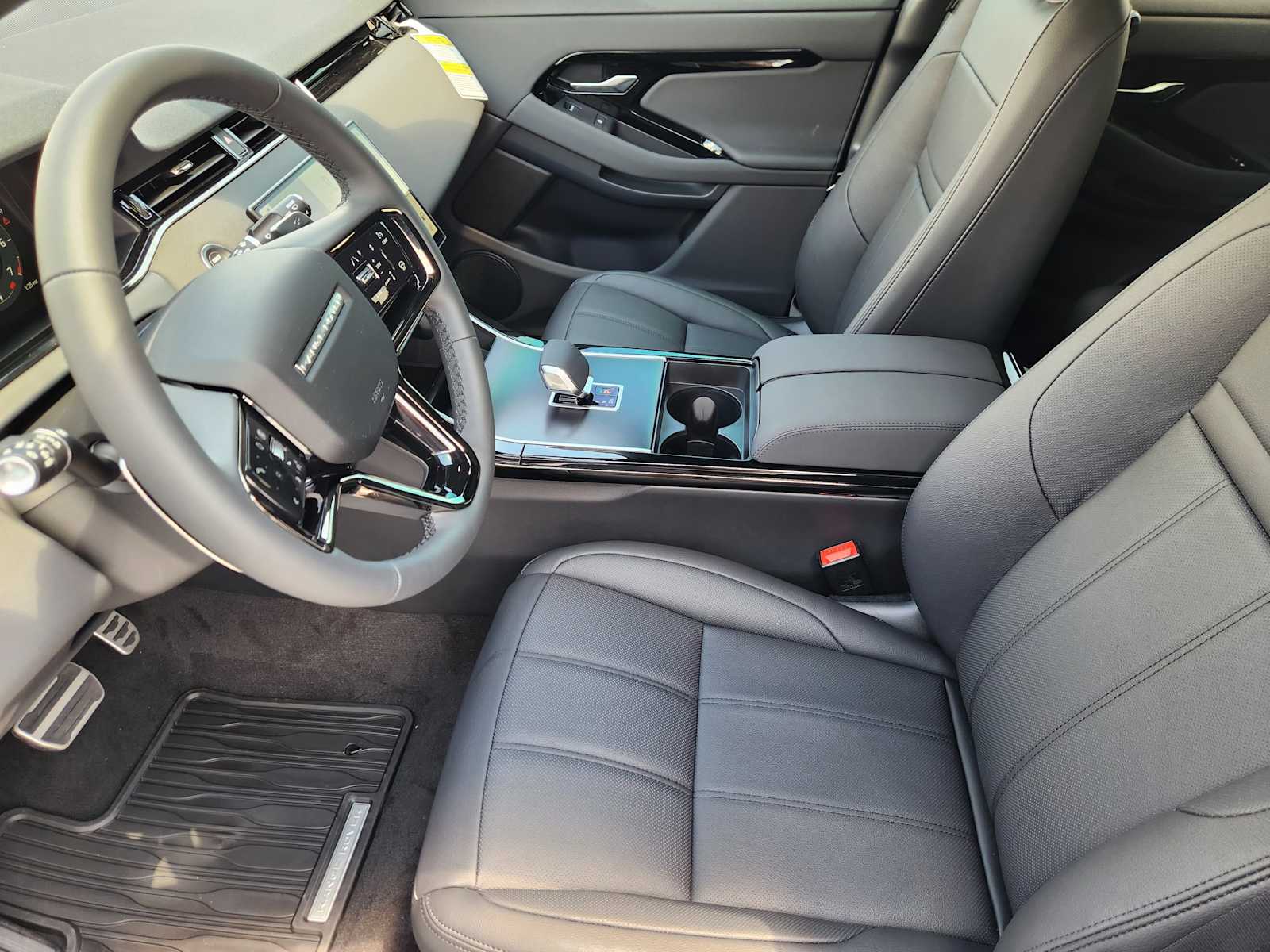 2026 Land Rover Range Rover Evoque Dynamic SE photo 10