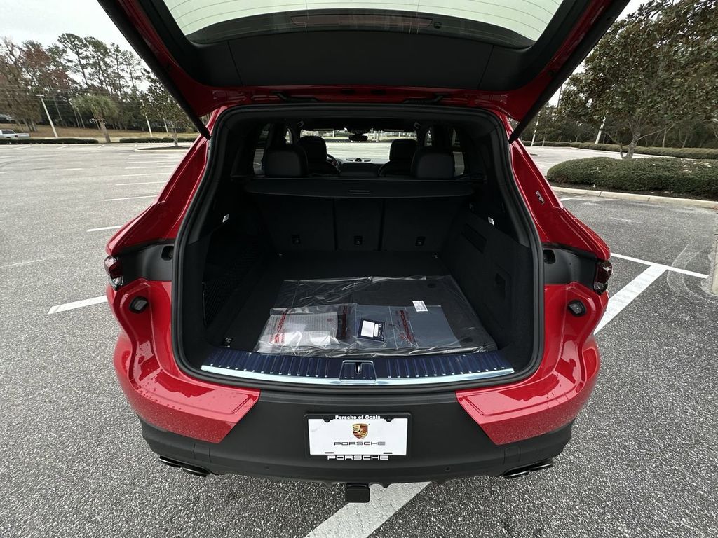 2025 Porsche Cayenne Base photo 27