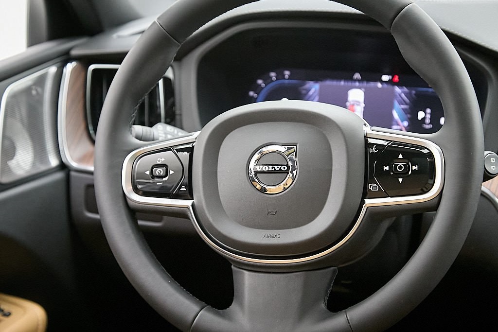 2023 VOLVO XC60 - Image 30