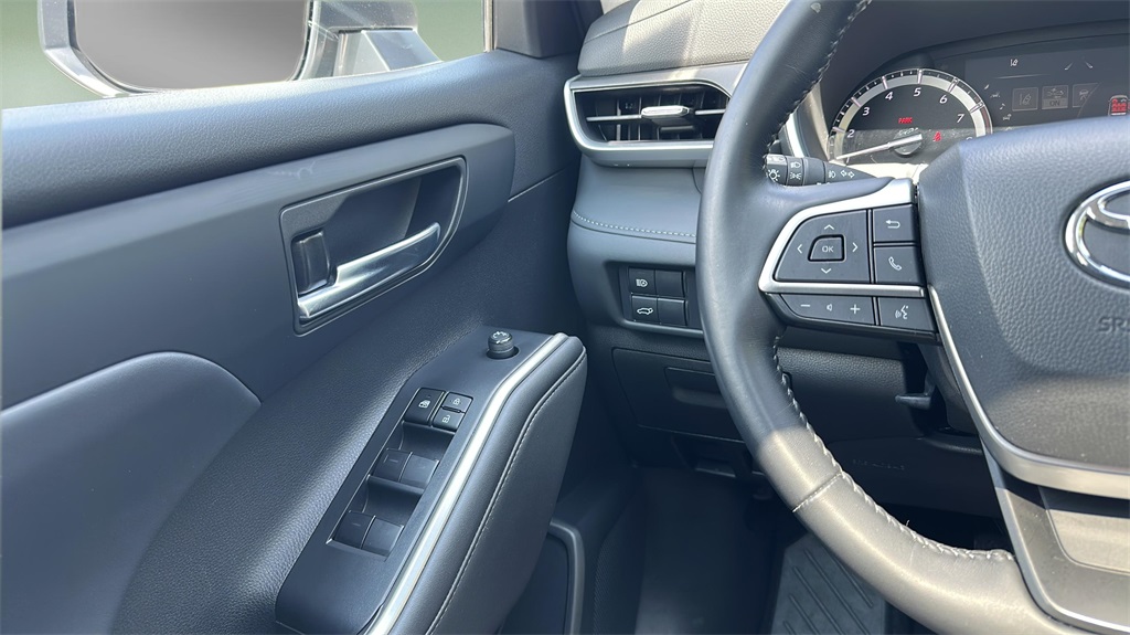 2022 Toyota Highlander XLE photo 25