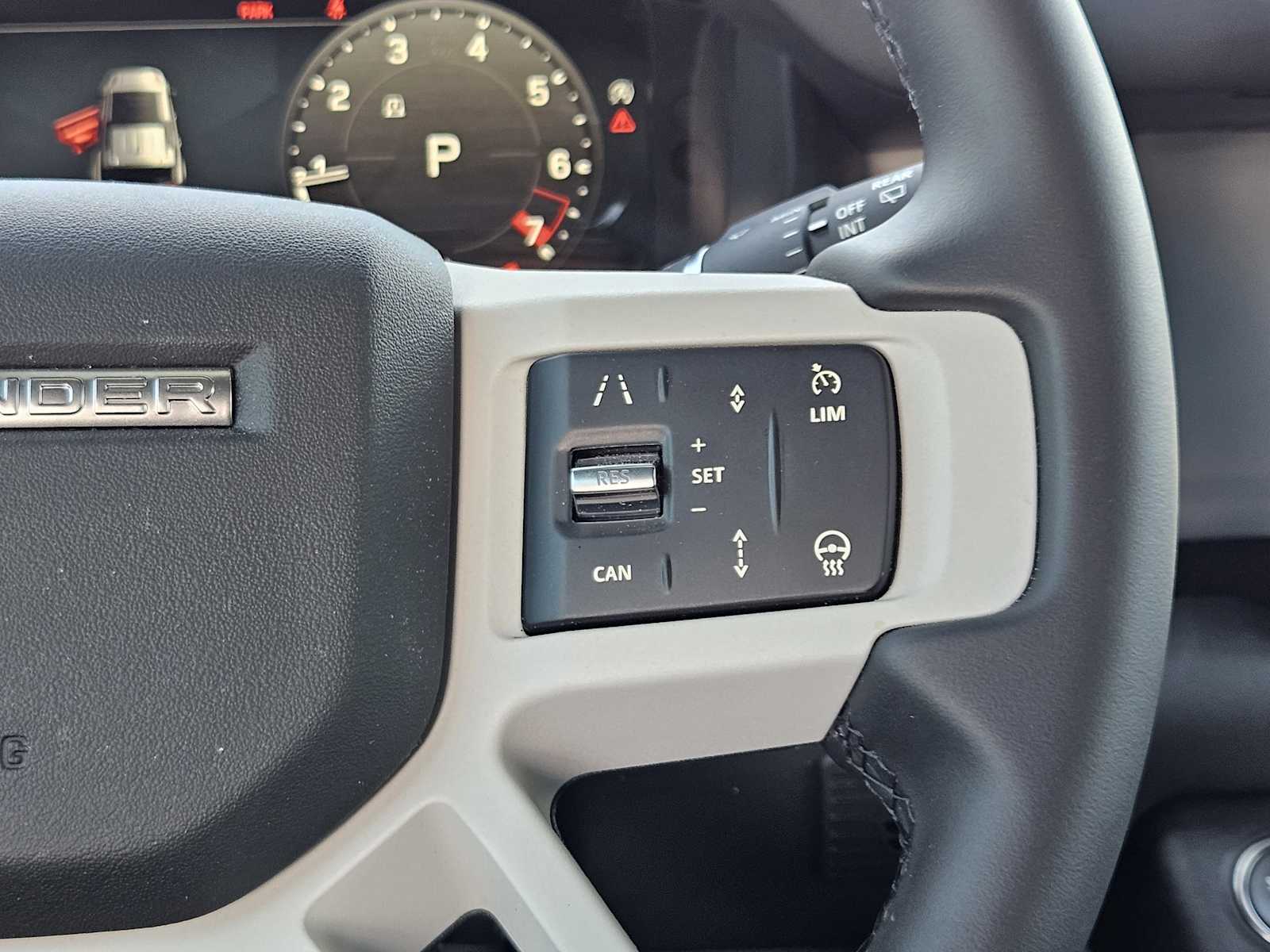 2025 Land Rover Defender 110 X-Dynamic SE photo 28