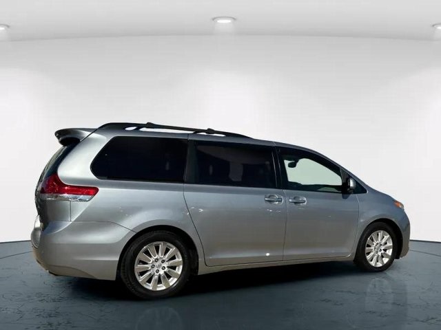 2011 Toyota Sienna Limited photo 6