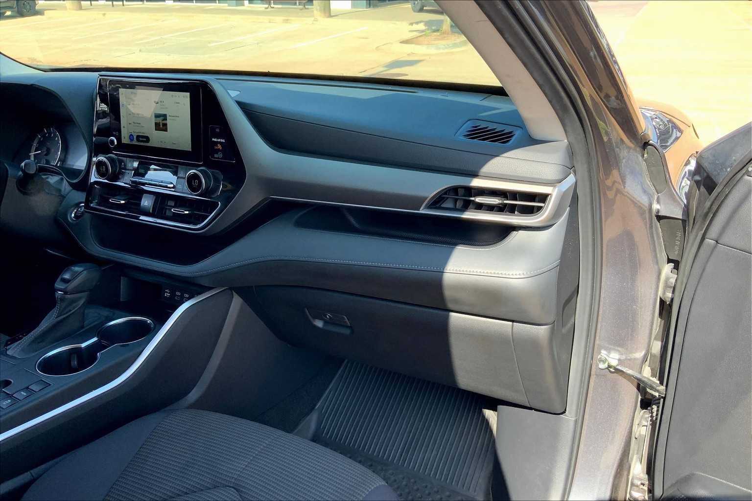 2023 Toyota Highlander L photo 42