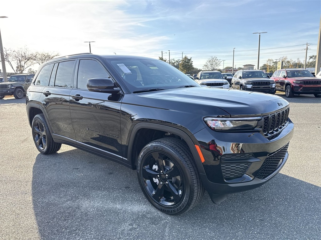 2025 Jeep Grand Cherokee Altitude's photo