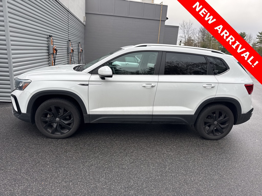 2023 Volkswagen Taos SE photo 3