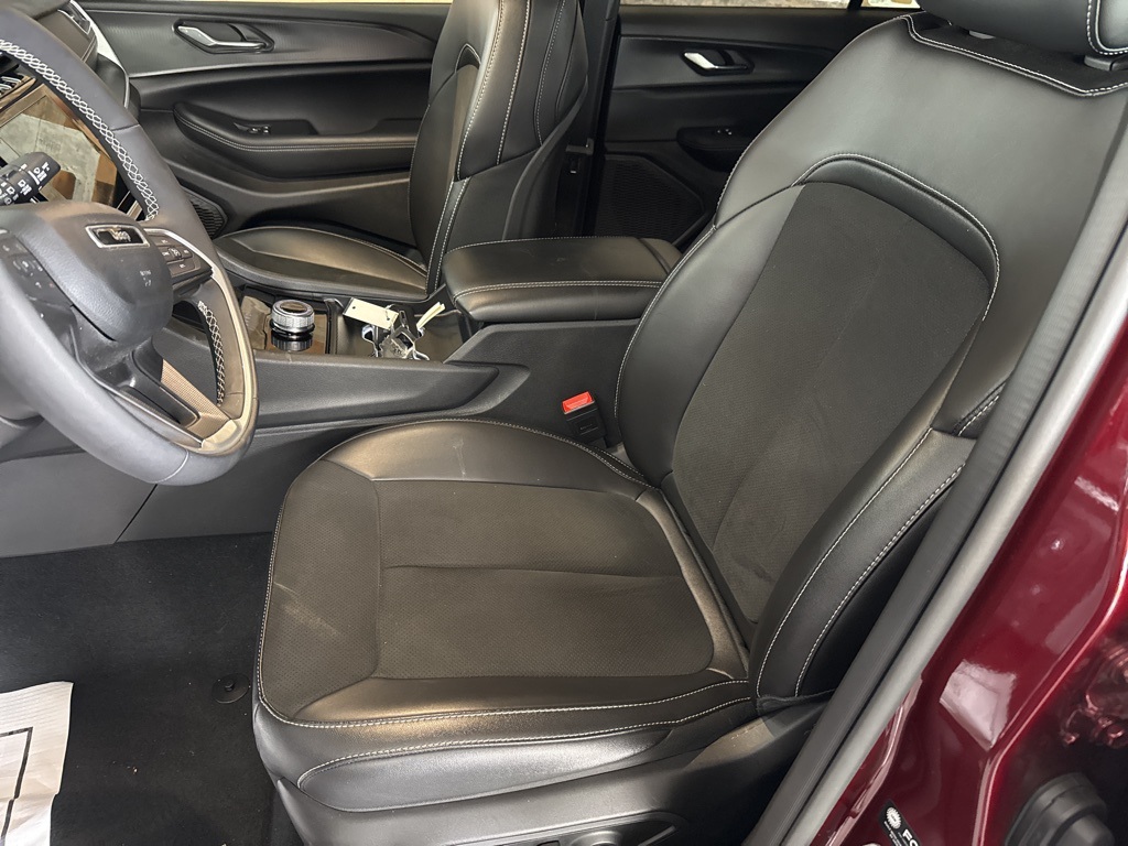 2024 Jeep Grand Cherokee Altitude photo 2