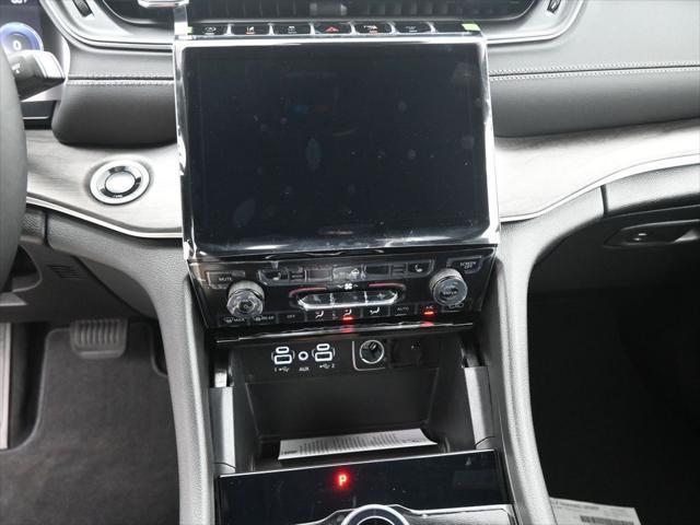 2025 Jeep Grand Cherokee Limited photo 2