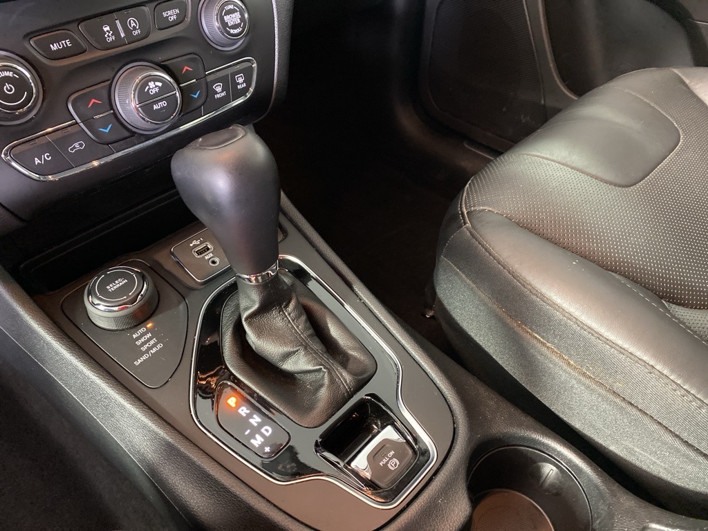 2020 Jeep Cherokee Limited photo 19