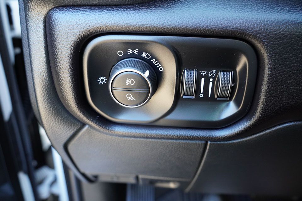 2022 Ram 3500 Laramie photo 25
