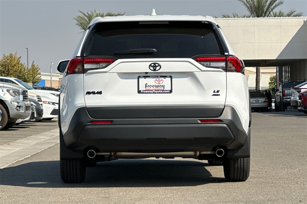 2025 Toyota RAV4 LE photo 5