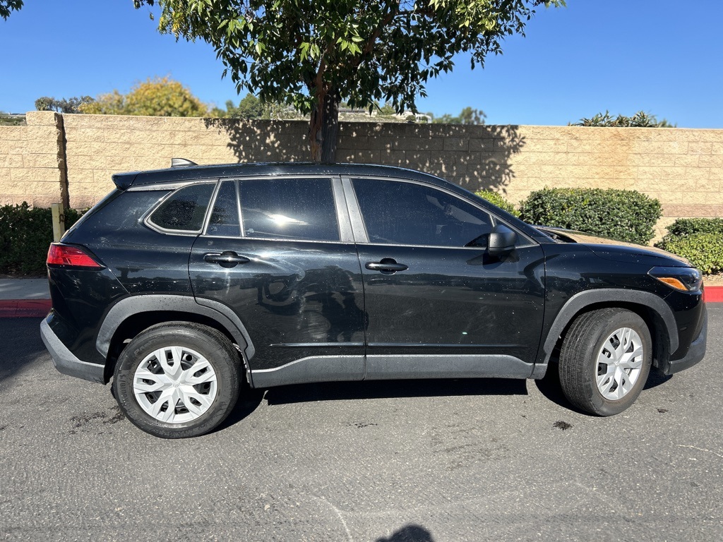 Used 2022 Black Toyota L image 8