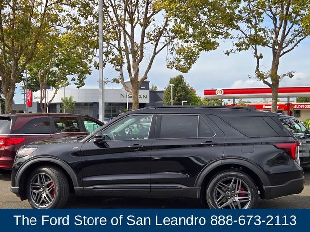 2025 Ford Explorer ST-Line photo 3