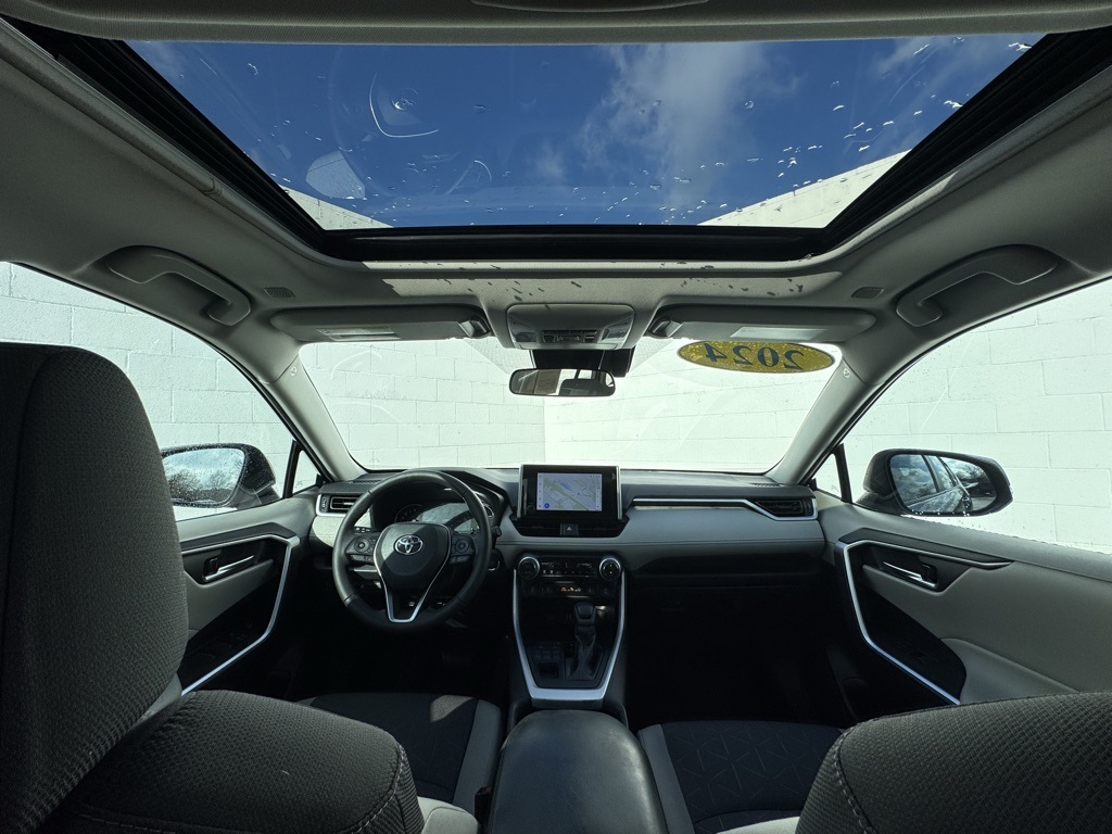2024 Toyota RAV4 XLE photo 3