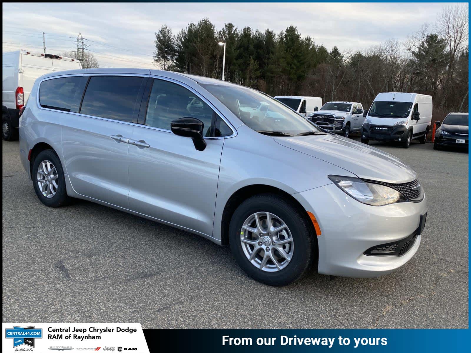 2026 Chrysler Voyager LX's photo